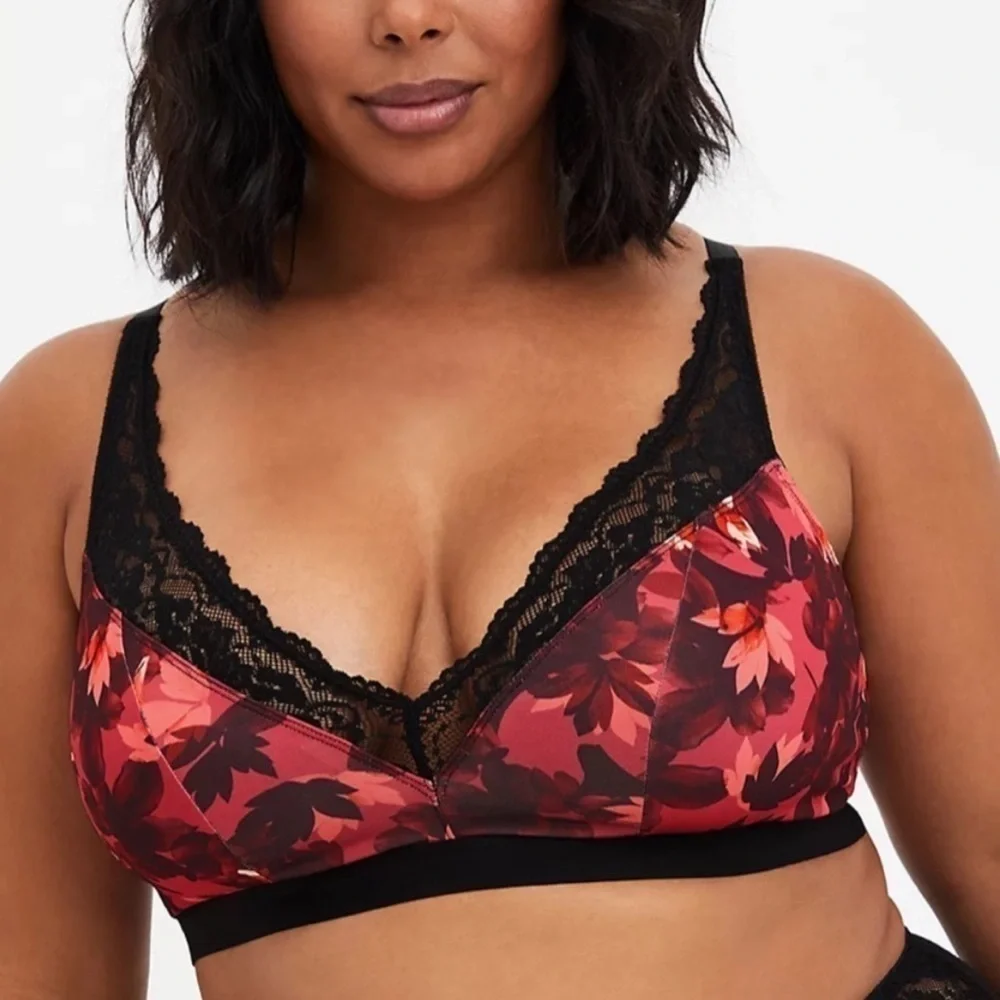 NWT Torrid Lightly Lined Microfiber Plunge Bralette in Dramatic Blossoms